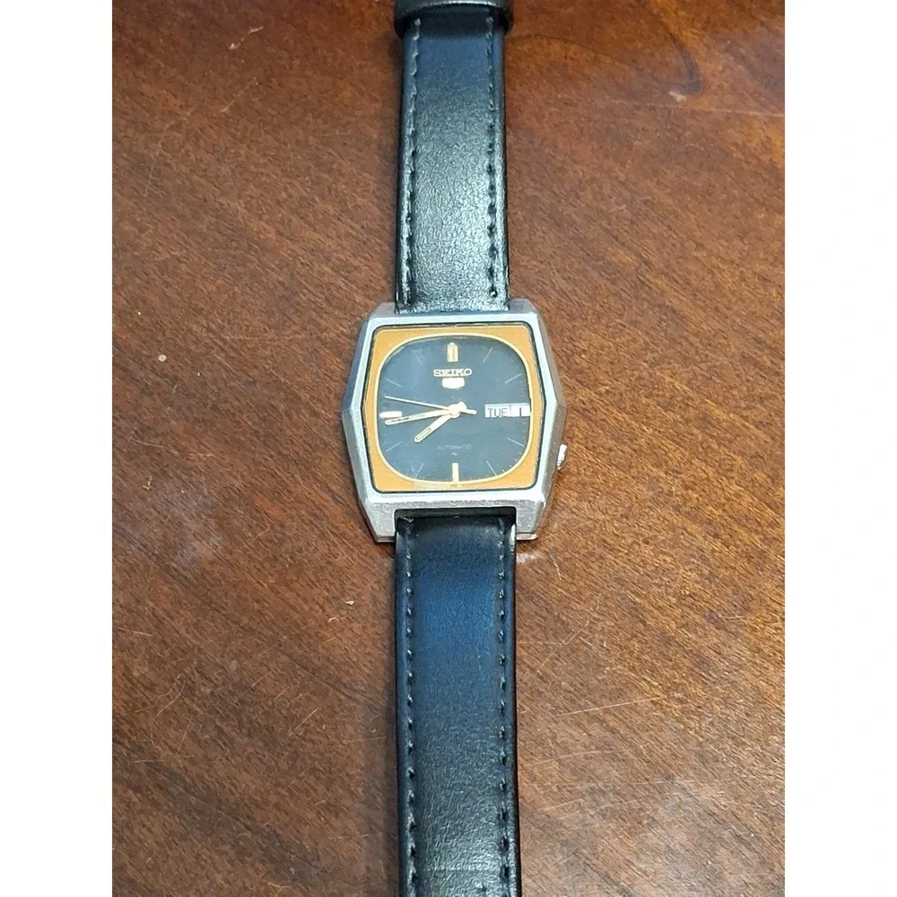 Vintage Mens Seiko 5 Automatic 33mm Watch 7009-5560A1. 17 Jewels, Self Winding.